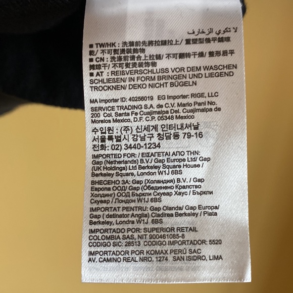 Banana republic black sweater LG - Picture 6 of 9